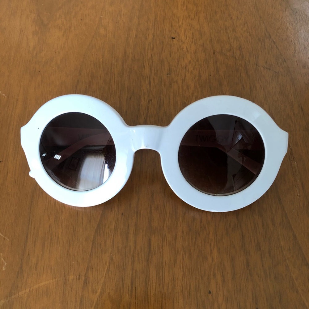 TWIGGY WILDFOX SUNNIES